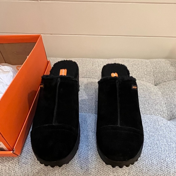 EXCELLENT NWOT ROCKET DOG FRAN BLACK SUEDE CLIG SLIP ON WOMEN SHOES 8, fur lined - Picture 8 of 11